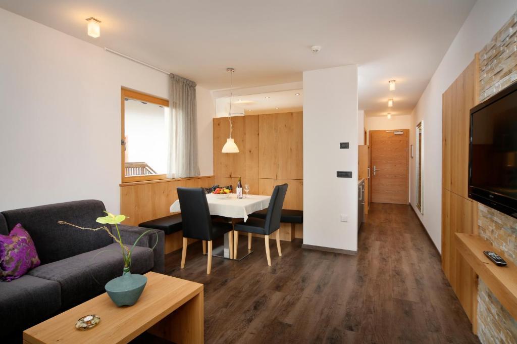 Appartement-Hotel Beatenhof Tirolo Ruang foto